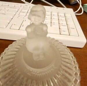 PRAYING HANDS TRINKET BOX (GLASS)